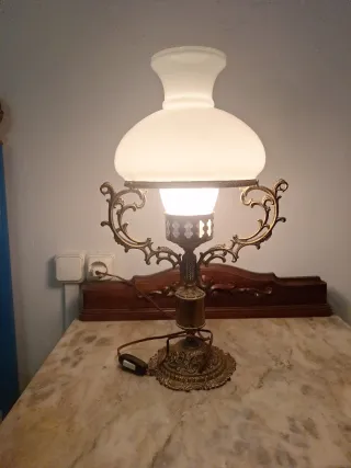 Lampade da tavolo in bronzo antico stile quinqué