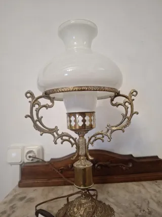 Lampade da tavolo in bronzo antico stile quinqué