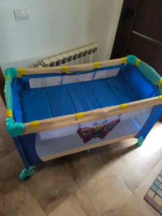 Cuna de viaje con mosquitera