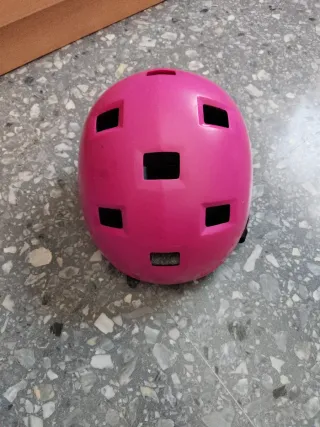 Casco y protecciones para patinar