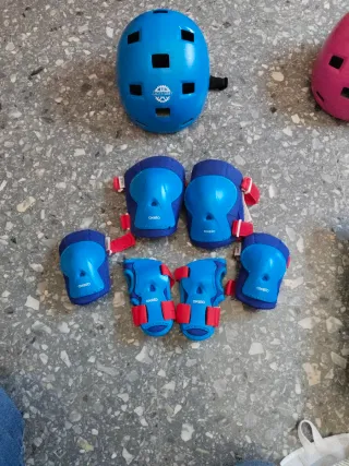 Casco y protecciones para patinar