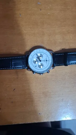 Reloj de pulsera plateado y negro