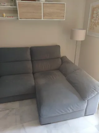 Sofá chaise longue gris terciopelo