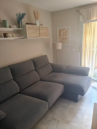 Sofá chaise longue gris terciopelo