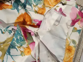 Falda Peplum Estampada Flores y Mariposas