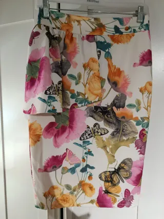 Falda Peplum Estampada Flores y Mariposas