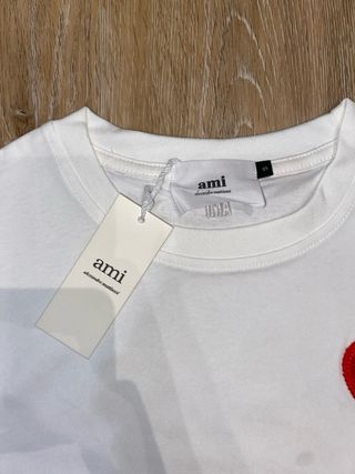 Camiseta Ami Paris blanca corazón rojo talla S