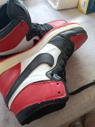 Zapatillas Jordan Air Negras y Rojas