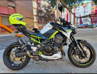 Kawasaki Z900 Verde y Blanca