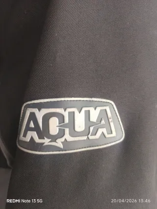 Chaqueta de moto gris y negra