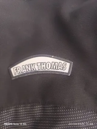 Chaqueta de moto gris y negra