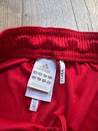 Pantalón corto deportivo Adidas rojo