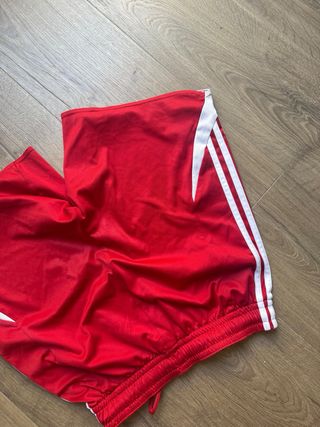 Pantalón corto deportivo Adidas rojo