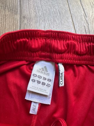 Pantalón corto deportivo Adidas rojo