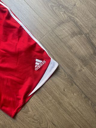 Pantalón corto deportivo Adidas rojo
