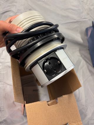 Enchufe vertical ORNO para escritorio
