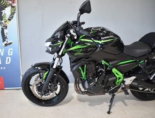 Kawasaki Z650 Negra/Verde
