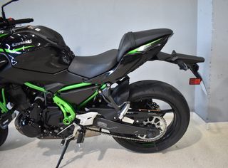 Kawasaki Z650 Negra/Verde