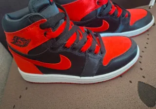 Air Jordan Sneakers Rosse e Nere