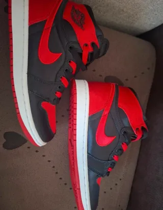 Air Jordan Sneakers Rosse e Nere