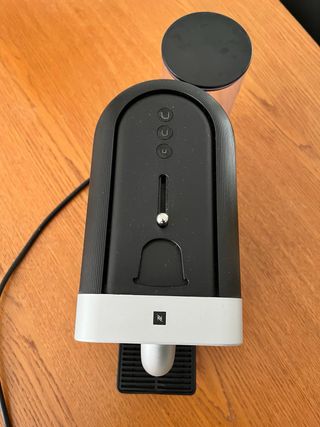 Cafetera Nespresso DeLonghi Negra EN170.S