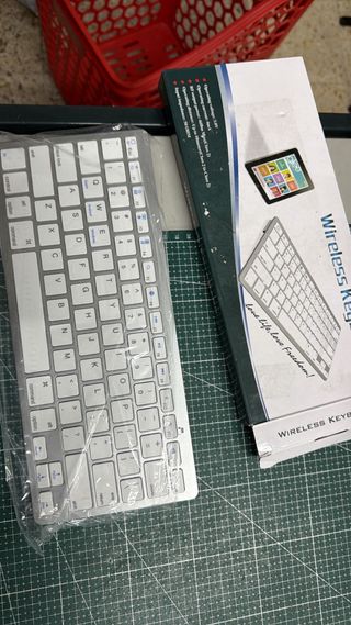 Teclado Bluetooth Inalámbrico Plata