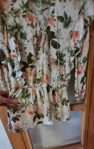 Blusa Zara floral volantes talla XS