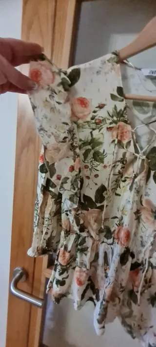 Blusa Zara floral volantes talla XS