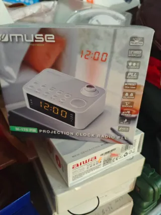 Muse M-178 PW Radio Reloj Proyector PLL