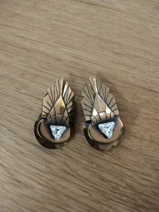Pendientes dorados con cristal muy antiguo