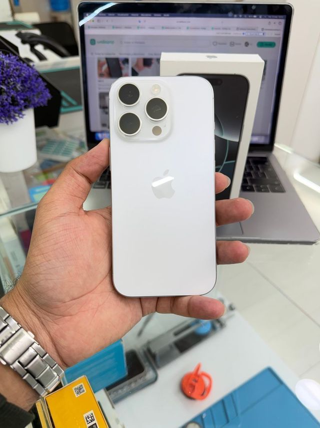 iPhone 16 Pro Max 256GB Semi Nuevo