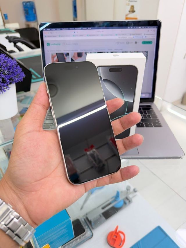 iPhone 16 Pro Max 256GB Semi Nuevo