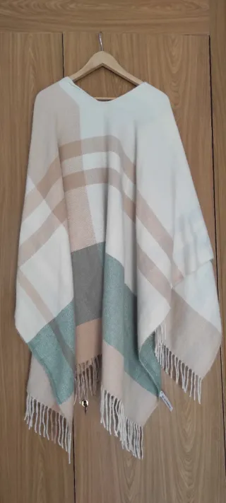 Poncho Natura Beige y Verde Talla Única