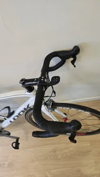 Bicicleta de carretera LOOK blanca