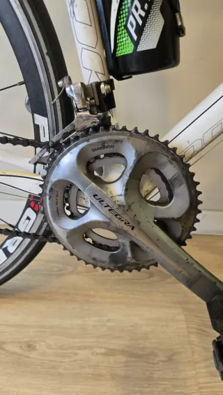 Bicicleta de carretera LOOK blanca