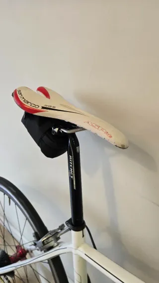 Bicicleta de carretera LOOK blanca