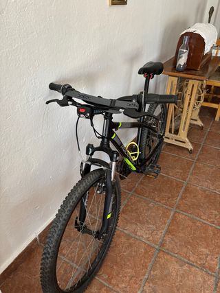 Bicicleta Rockrider Negra y Verde