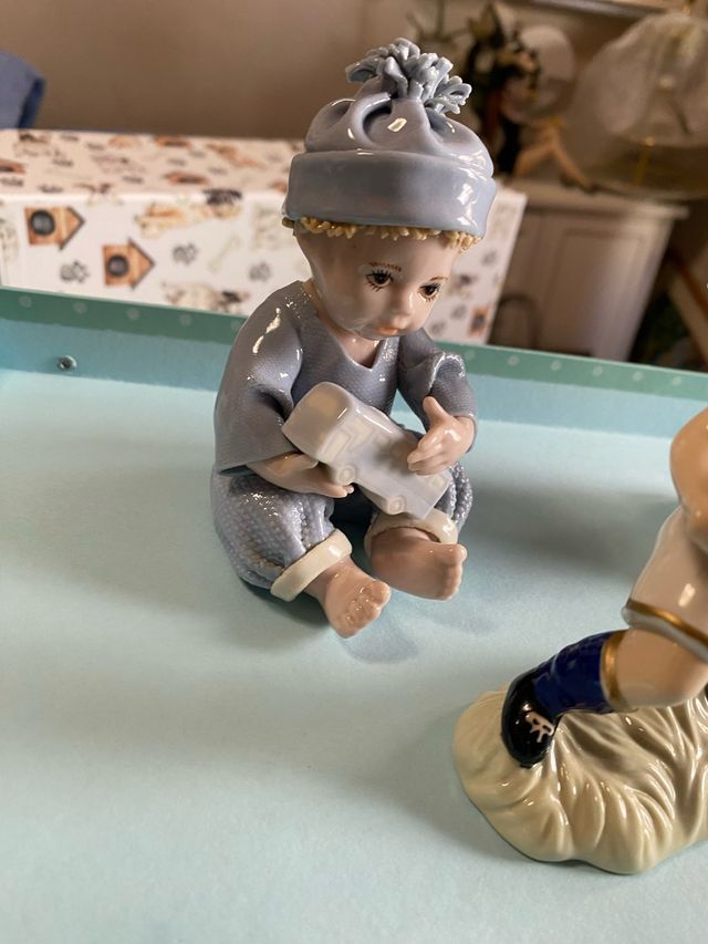 Lote figuras porcelana niño ángel futbolista
