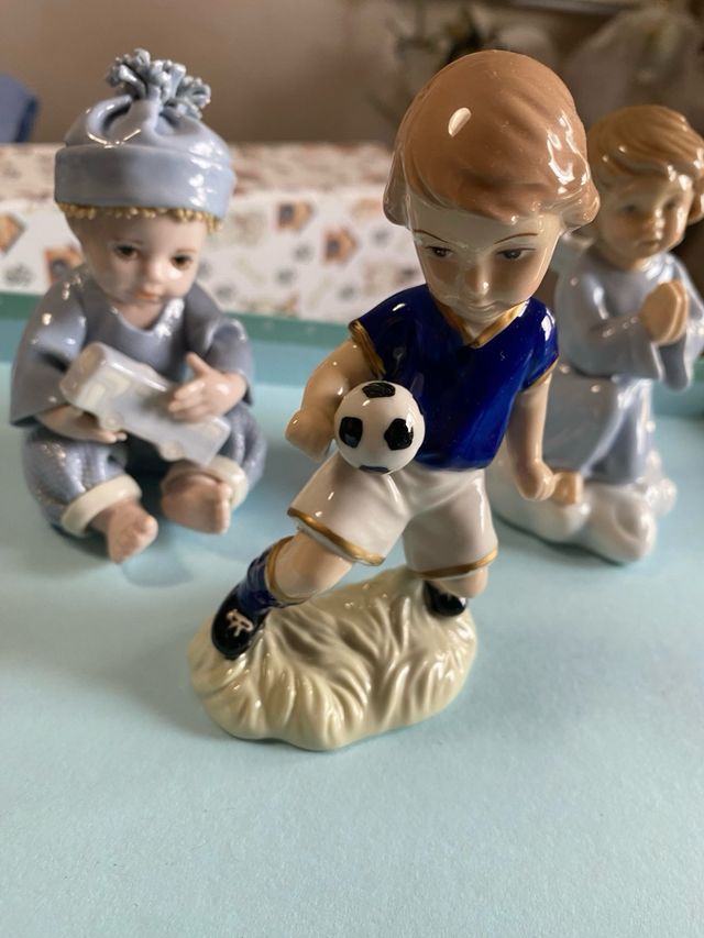 Lote figuras porcelana niño ángel futbolista
