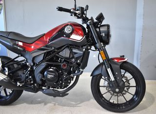 Benelli Leoncino 250 Roja y Negra