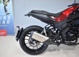 Benelli Leoncino 250 Roja y Negra