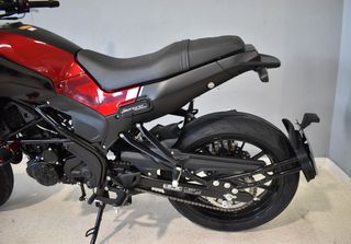 Benelli Leoncino 250 Roja y Negra
