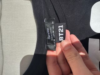 Camiseta Crop BT21 Bershka Talla M