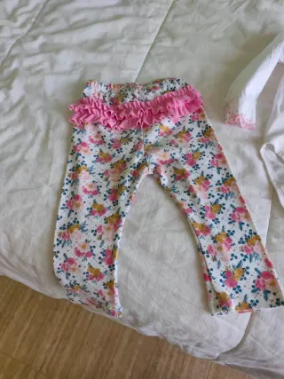 Conjunto bebé niña entretiempo.