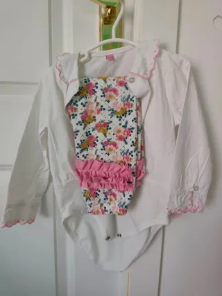 Conjunto bebé niña entretiempo.