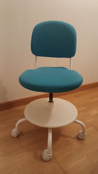 Silla VIMUND IKEA azul y blanca