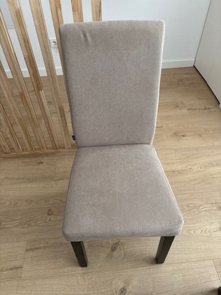 Mesa de madera extensible  con 4 sillas