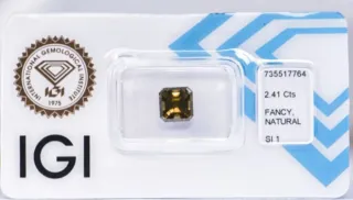 Diamante Natural Fancy Deep  Greenish Yellow