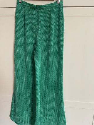 Pantalón culotte Zara verde estampado