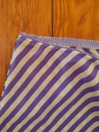 Falda satinada azul y blanca